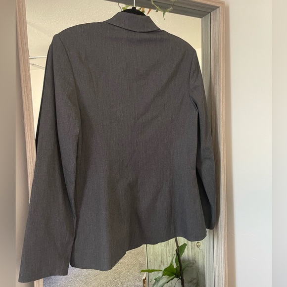 98. The Limited Stretch Gray w/Iridescent Purple Lining Career Blazer - Size M - Picture 2 of 4